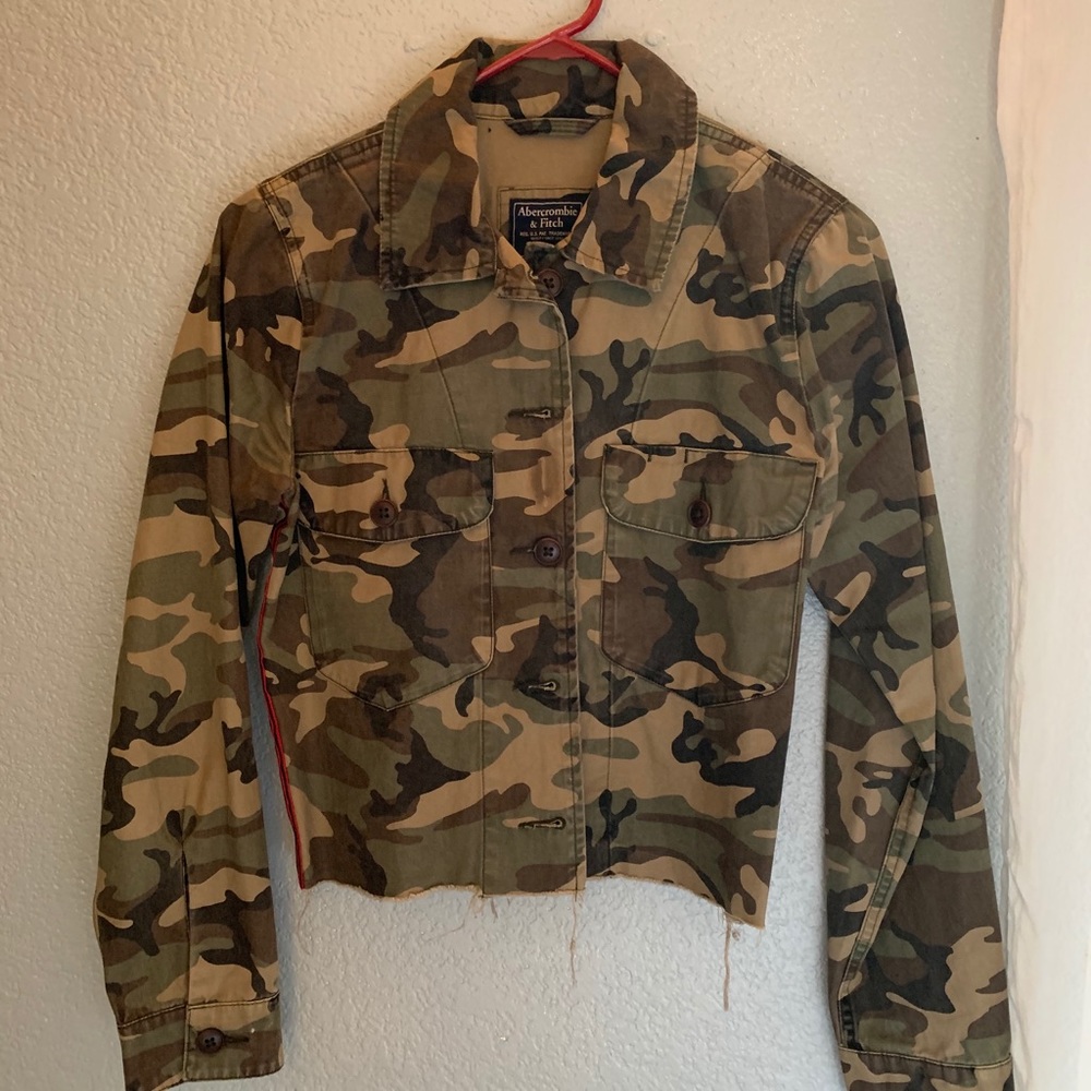 Abercombie camo cropped denim jacket